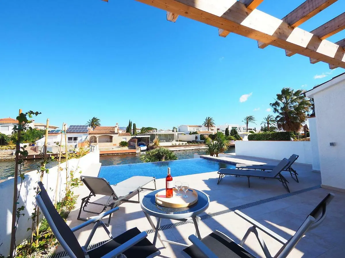 Holiday Home Alberes By Interhome إمبوريابرافا
